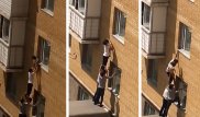 Самоотверженное спасение маленького ребенка в Астане попало на видео
