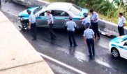 Полицейские попали в аварию на "Медеу"
