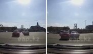 Видео противостояния Mercedes и BMW на дороге обсуждают в Казнете