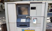 Алматинец вернул забытые кем-то в уличном банкомате деньги