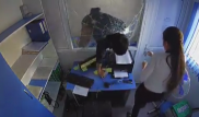 Дерзкое ограбление попало на видео в Темиртау