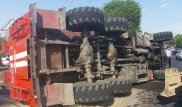 Ехавшая на вызов пожарная машина перевернулась в Алматы