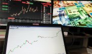 Эксперты объяснили причину резкого падения тенге к доллару