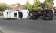 ДТП в Алматы: Внедорожник и микроавтобус упали на бок