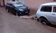 Еще на нескольких улицах Алматы провалился асфальт