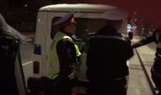 В Павлодаре полицейские скрутили прохожего за "видеосъемку и хождение по газону"