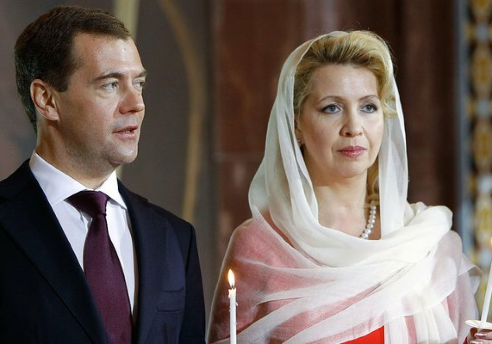 Премьер-министр России Дмитрий Медведев с женой Светланой. © polit.ru