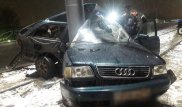 Иномарка почти "сложилась пополам" от удара о столб в Павлодаре
