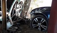 BMW врезалась в забор стоянки в Алматы: Пострадали три авто