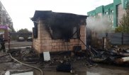Две машины пострадали после пожара на автостоянке в Астане