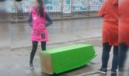 Двое безработных украли игровой автомат из магазина в Шахтинске