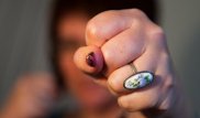 Женщина расцарапала лицо и сорвала погоны с полицейских в Алматинской области