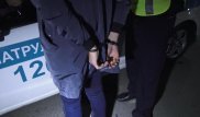 С ружьем в машине и без документов: В Алматы задержали водителя