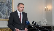 Президент Исландии упал в обморок и сломал нос в ванной