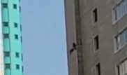 Подробности об упавшем с высотки человеке рассказали в полиции Алматы