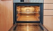 Мать заживо зажарила детей в духовке
