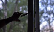 Выпрыгнула из окна и сломала позвоночник: Попытку изнасилования расследуют в Актобе