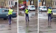 Гиперактивный регулировщик повеселил жителей Балхаша