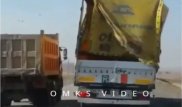 "Казахские грузовики прикрывают кыргызские". В Сети появилось трогательное видео