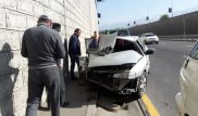 Subaru на полном ходу въехала в мусоровоз в Алматы