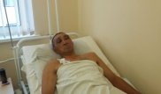 Упавший на прутья забора строитель пришел в себя