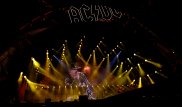 "Без него не было бы AC/DC" - скончался экс-участник группы Джордж Янг