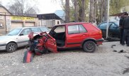 Лобовое столкновение авто в Алматы: Госпитализированы 3 человека