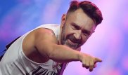 Сергей Шнуров купил квартиру пенсионерке, 30 лет жившей в конюшне