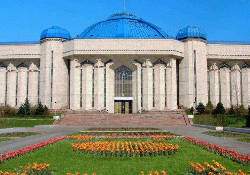"Юрты нельзя касаться руками!" - Алматинец возмутился после посещения Центрального госмузея