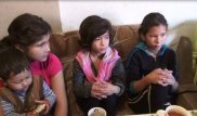 В ЮКО родители среди ночи выгнали из дома четверых детей
