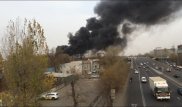 Алматинцы сняли на видео густой черный дым на проспекте Райымбека