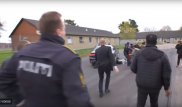 Министр иммиграции Дании проехалась по мигрантам на машине