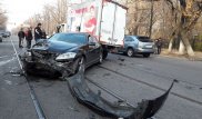 "Газель"  перевернулась на крышу "Мерседеса" в Алматы