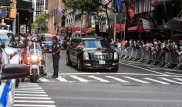 Показавшая кортежу Трампа средний палец американка лишилась работы