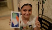 Кадыров подарил школьнице iPhone X за стих о Путине. Сочинение уличили в плагиате