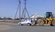 Автор видео необычной буксировки полицейского авто избежал наказания в Павлодаре