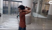 Мальчик-сова: пакистанец поворачивает голову на 180 градусов