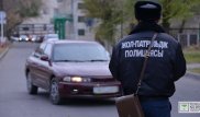 Астанчанка "прокатила" полицейского на капоте авто