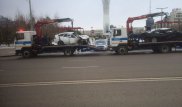 Колонну разбитых автомобилей провезли в центре Астаны