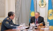 Назарбаев встретился с министром обороны Жасузаковым