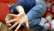 Подростки на "вписке" сняли секс-видео со школьницей и выложили в Сеть