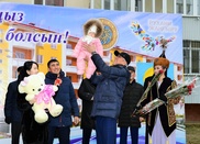 18-миллионной жительнице Казахстана подарили 3-комнатную квартиру