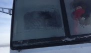 28 бизнес-леди более 10 часов толкали замерзший автобус на трассе близ Караганды
