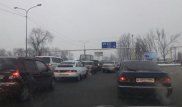 Близ рынка "Алтын Орда" запускают временную объездную дорогу