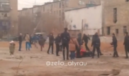 В Сеть попало видео массовой драки подростков в Атырау