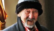 Бывший артист ночует на вокзале в Алматы: история старика потрясла Казнет