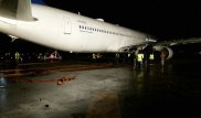 Появились фото съехавшего со взлетно-посадочной полосы самолета в Алматы