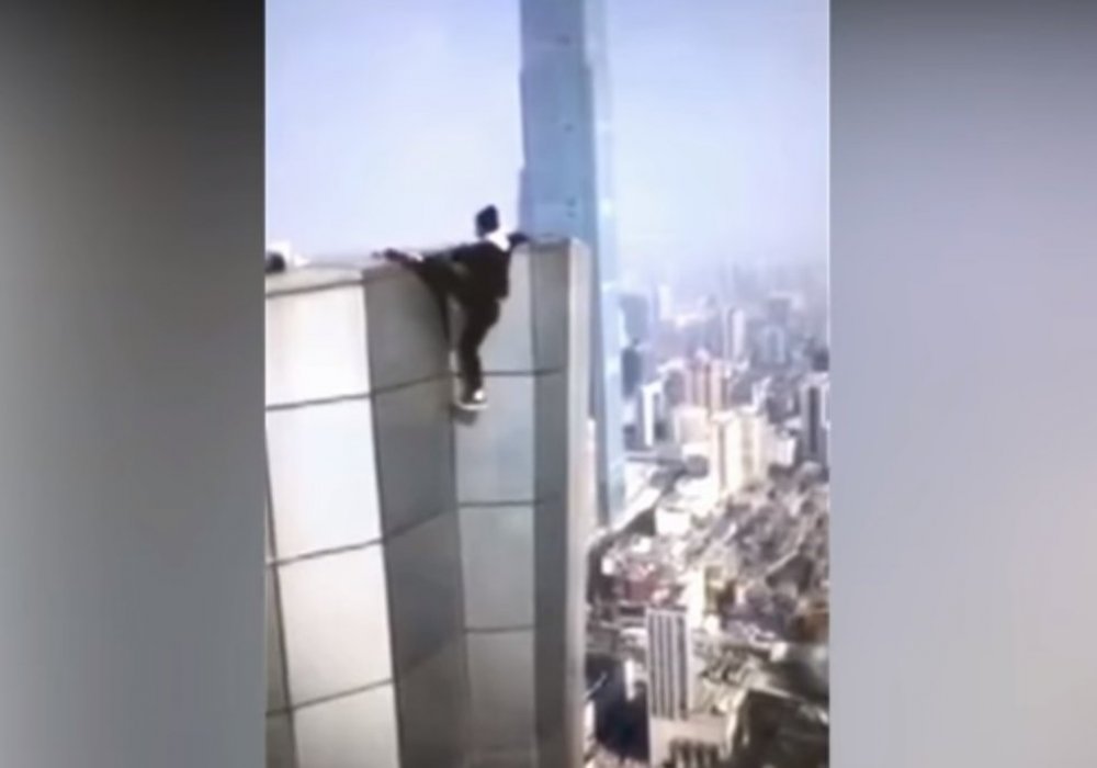 Китайский экстремал снял на видео собственную гибель