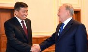 "Братскому народу мира". Президент Кыргызстана поздравил Назарбаева