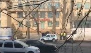 Оцепление на Толе би в Алматы: Полиция ищет бомбу в одном из офисов